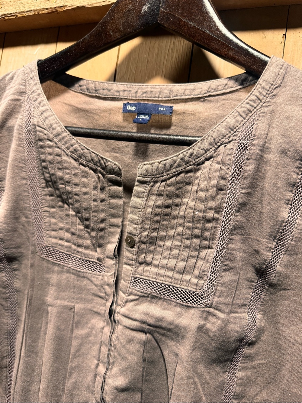 GAP Women’s Taupe Pintuck Button-Front Blouse